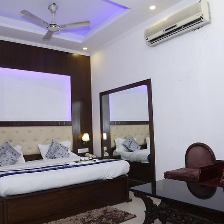 Vishal Hotel By Comfort Rooms Új-Delhi Kültér fotó