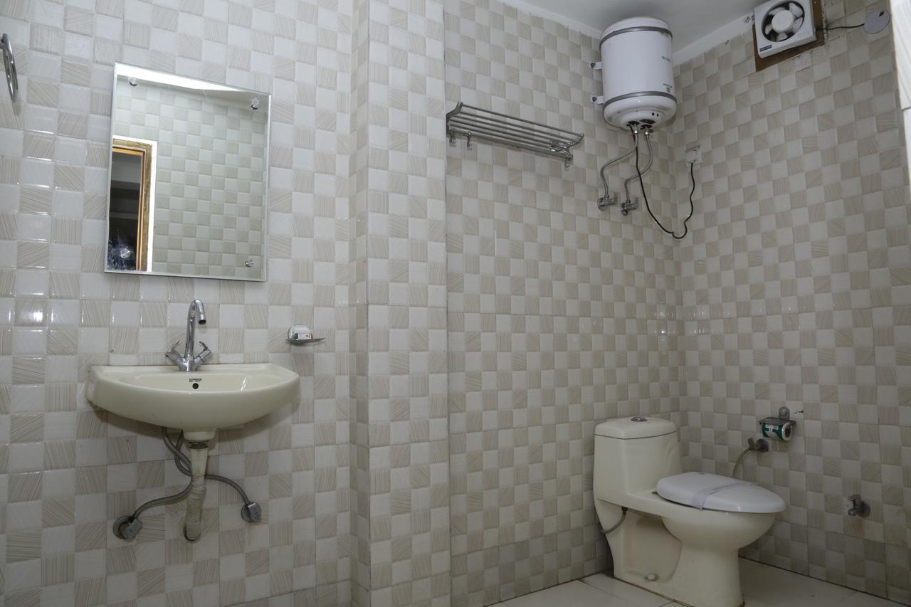 Vishal Hotel By Comfort Rooms Új-Delhi Kültér fotó