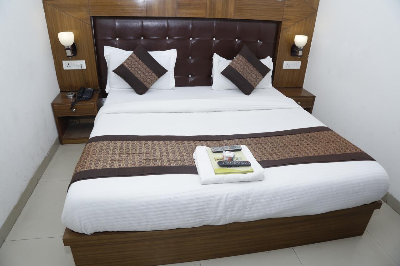 Vishal Hotel By Comfort Rooms Új-Delhi Kültér fotó