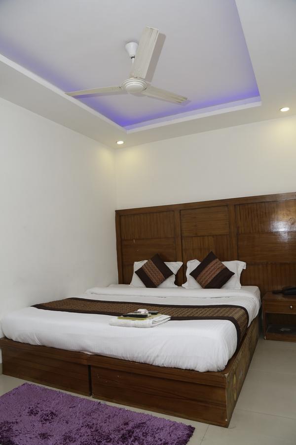 Vishal Hotel By Comfort Rooms Új-Delhi Kültér fotó