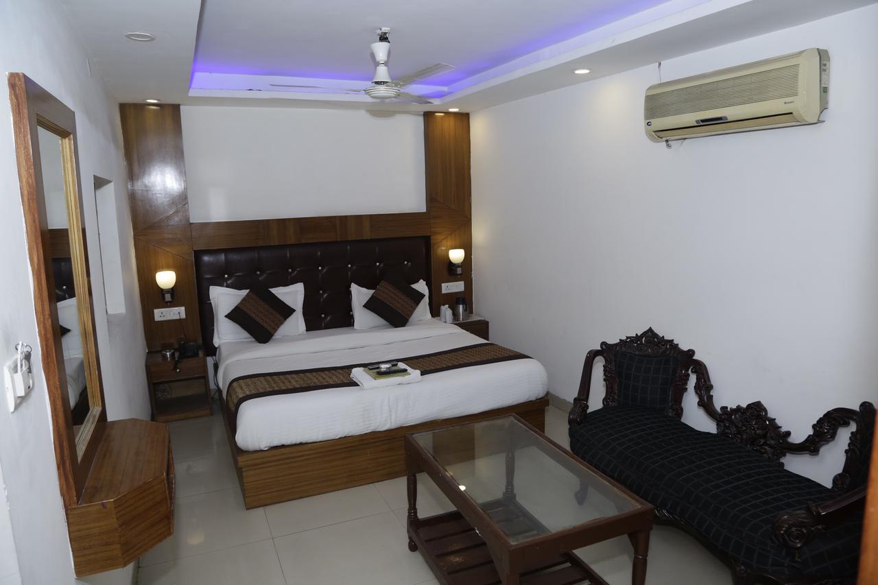 Vishal Hotel By Comfort Rooms Új-Delhi Kültér fotó