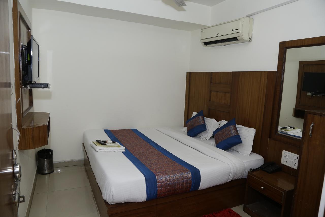 Vishal Hotel By Comfort Rooms Új-Delhi Kültér fotó