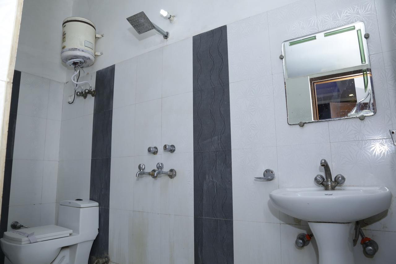 Vishal Hotel By Comfort Rooms Új-Delhi Kültér fotó