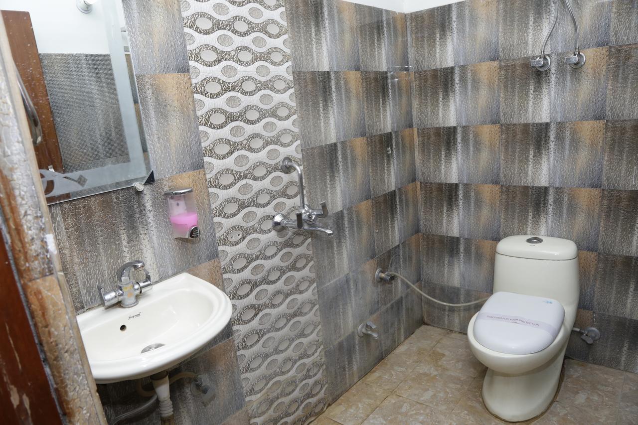Vishal Hotel By Comfort Rooms Új-Delhi Kültér fotó